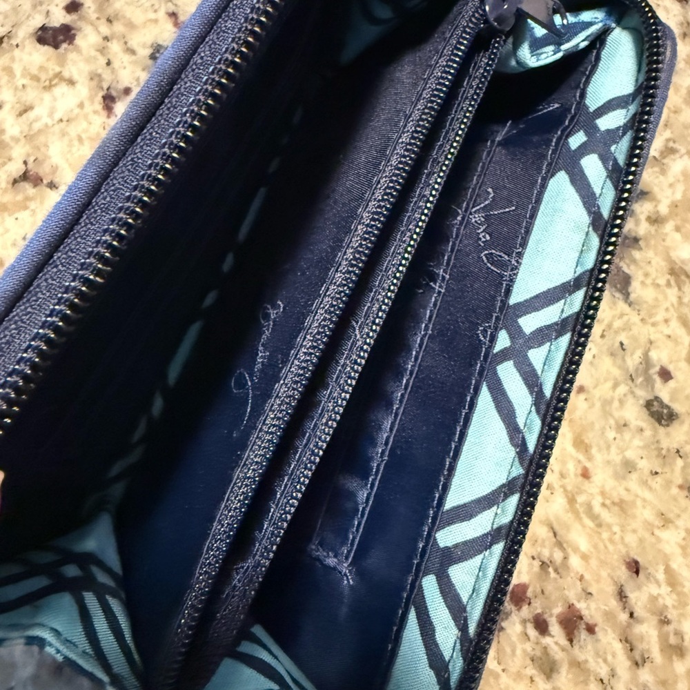 Vera Bradley Blue Geometric Quilted RFID‎ Zip Around Wristlet Wallet Clutch - Picture 3 of 5
